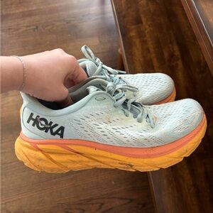 Hoka Clifton 8 women’s sneakers size 9.5